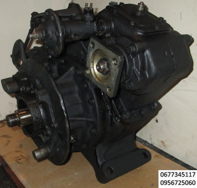 роздатка зил 131, ком лебедки , Коробка раздаточная ЗИЛ-131 в сб. 131-1800010 , Коробка отбора мощности Артикул: 131-4202010-Б реверсивная, служит для привода лебедки и устанавливается на фланец люка коробки передач.Коробка Отбора Мощности с пневмо/включением , Коробка отбора мощности на раздатку, лесовоз, кран-манипулятор,КОМ на раздаточную коробку с пневмоключением ЗИЛ-131, Коробка раздаточная ЗИЛ-131  131-1800010 ,Коробка отбора мощности 131-4202010 ,Односкоростную коробку отбора мощности устанавливают на верхний люк раздаточной коробки. Это дает возможность отбора мощности от трансмиссии для привода различных специальных агрегатов, применяемых потребителем при использовании шасси автомобиля в качестве транспортной базы.